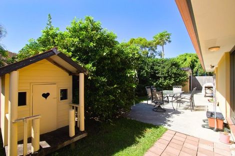 Property photo of 17 Manakin Avenue Burleigh Waters QLD 4220