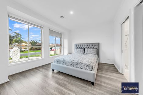 Property photo of 19 Limpopa Square Roxburgh Park VIC 3064