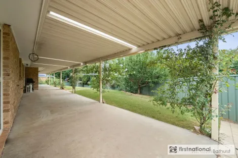 Property photo of 1 Negundo Place Kelso NSW 2795