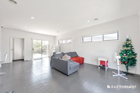 Property photo of 5 Melzak Way Berwick VIC 3806