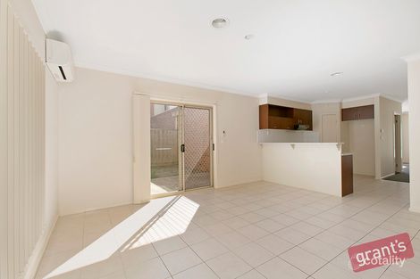 Property photo of 10 Melzak Way Berwick VIC 3806