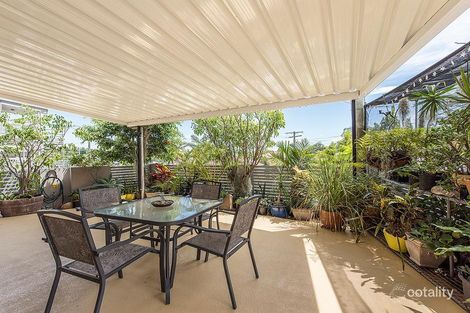 Property photo of 42 Embie Street Holland Park West QLD 4121