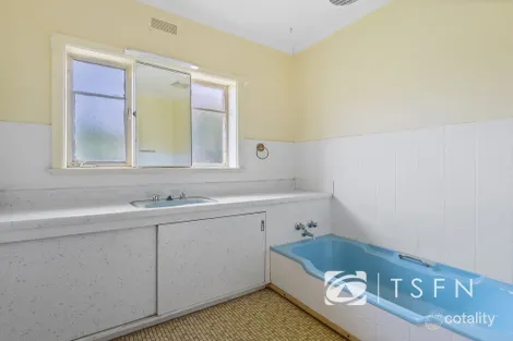 Property photo of 2 McMillan Street Kennington VIC 3550