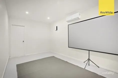 Property photo of 16 Royal Avenue Plumpton NSW 2761