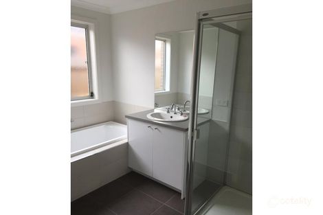 Property photo of 20 Stringybark Avenue Wallan VIC 3756