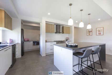 Property photo of 16 Tara Grove Drouin VIC 3818