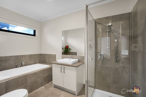 Property photo of 2 Vali Road Craigieburn VIC 3064