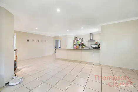 Property photo of 16 Honeysuckle Drive Aberglasslyn NSW 2320