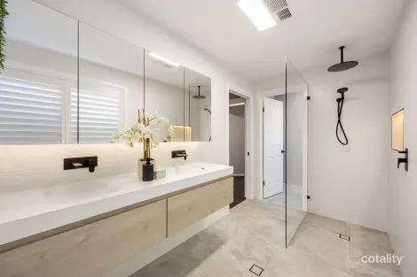 Property photo of 158 Greentrees Avenue Kenmore Hills QLD 4069