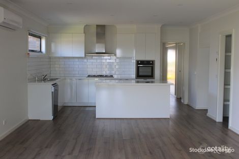 Property photo of 18 Fieldstone Avenue Warragul VIC 3820
