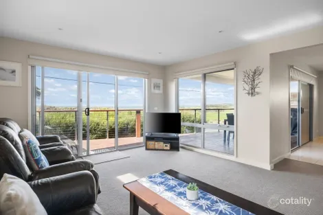 Property photo of 2/1A Stradbroke Crescent Surf Beach VIC 3922