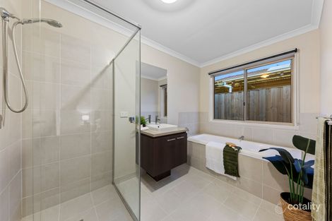 Property photo of 24 Meadowlea Crescent Pakenham VIC 3810