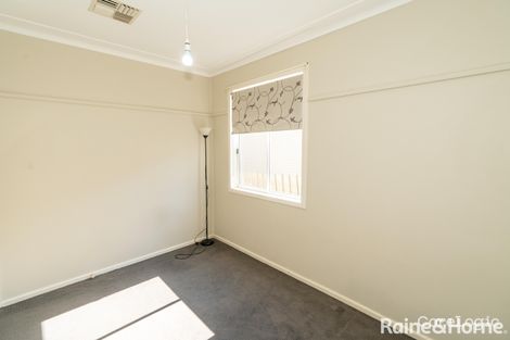 Property photo of 3 Gowrie Parade Mount Austin NSW 2650