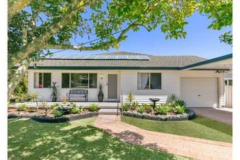 11 Sunset St, Wyoming, NSW 2250