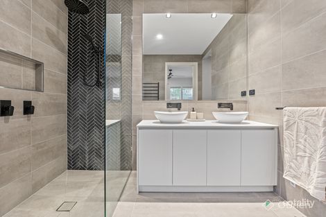 Property photo of 42 Songlark Crescent Carrum Downs VIC 3201