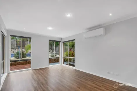 Property photo of 11 Christopher Place Sinnamon Park QLD 4073