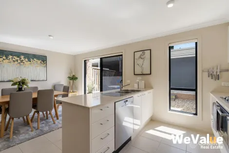 Property photo of 44 Napoli Circuit Greenvale VIC 3059