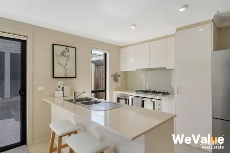 Property photo of 44 Napoli Circuit Greenvale VIC 3059