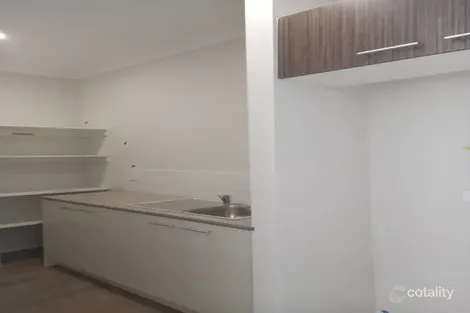 Property photo of 5 Pippen Loop Deanside VIC 3336