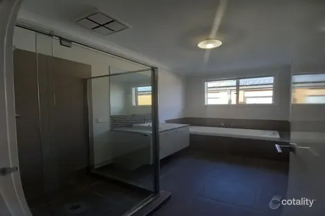 Property photo of 5 Pippen Loop Deanside VIC 3336