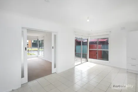 Property photo of 64 Elmhurst Road Gladstone Park VIC 3043