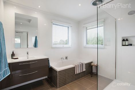 Property photo of 34 Strickland Drive Wheelers Hill VIC 3150