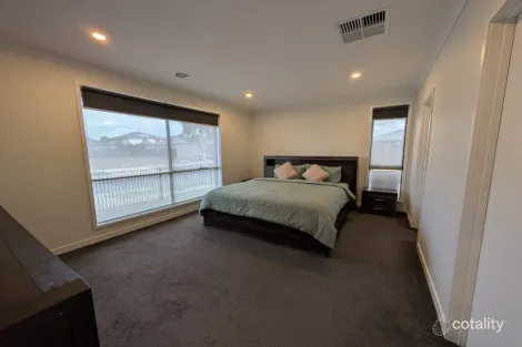 Property photo of 24 Whitfield Crescent Craigieburn VIC 3064