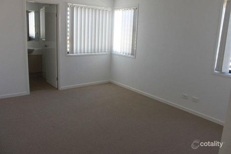 Property photo of 2/6 Fourth Avenue Labrador QLD 4215
