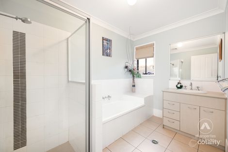 Property photo of 10 Weir Close Berrinba QLD 4117