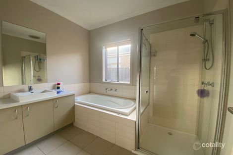 Property photo of 53 Kondalilla Drive Truganina VIC 3029