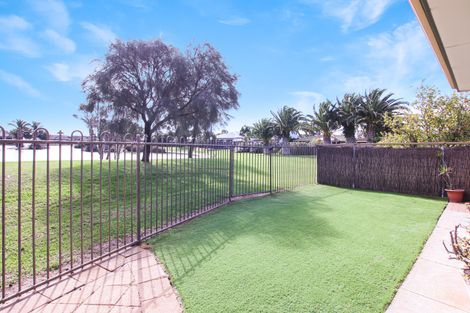 13 Blue Sails Ct, West Lakes, SA 5021