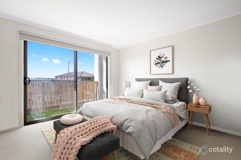 Property photo of 24 Treeve Parkway Werribee VIC 3030