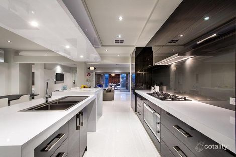 2 Ayer Rd, Queens Park, WA 6107