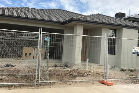 Property photo of 29 Aldergrove Parade Mickleham VIC 3064