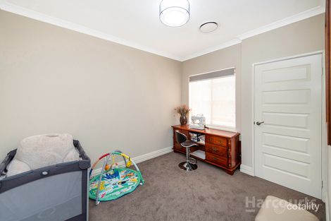 Property photo of 11 Jennerae Bend Halls Head WA 6210