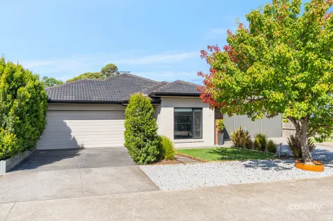 Property photo of 14 Chasseles Place Bannockburn VIC 3331