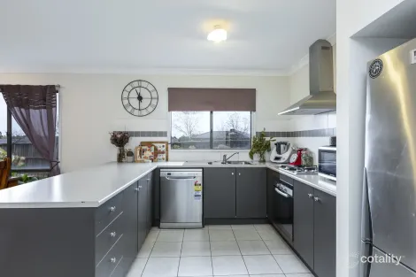Property photo of 2 Stefan Drive Harkness VIC 3337