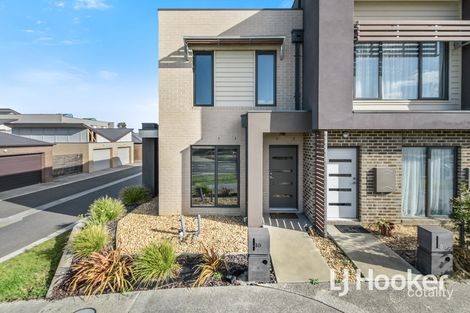 Property photo of 10 Park Orchard Drive Pakenham VIC 3810