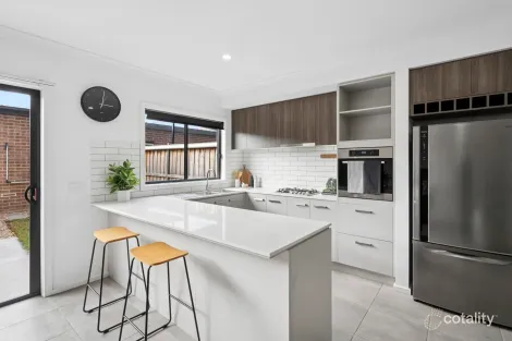 Property photo of 14 Kauri Walk Mount Duneed VIC 3217