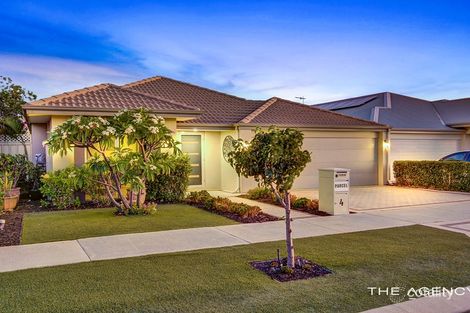 4 Bate Cl, Piara Waters, WA 6112