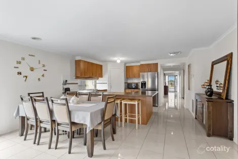 Property photo of 116 Skyline Way Berwick VIC 3806