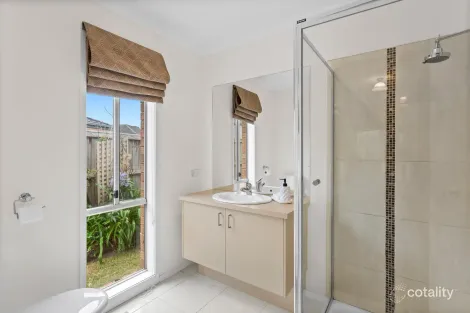 Property photo of 116 Skyline Way Berwick VIC 3806