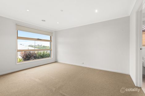 Property photo of 8 Tyalla Way Pakenham VIC 3810