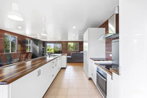 39 Halcyon St, Lamb Island, QLD 4184