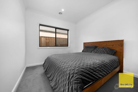 Property photo of 33 Skypac Drive Truganina VIC 3029