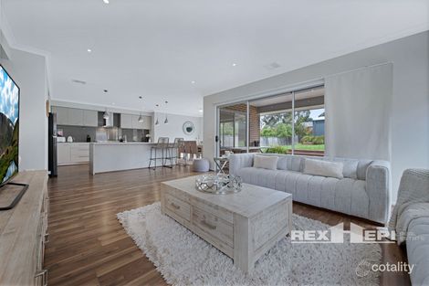 Property photo of 15 Avenview Drive Narre Warren North VIC 3804