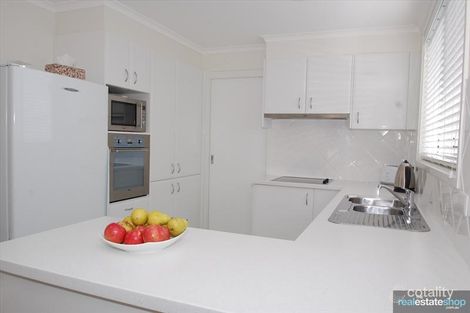 Property photo of 17 Sainsbury Street Wanniassa ACT 2903