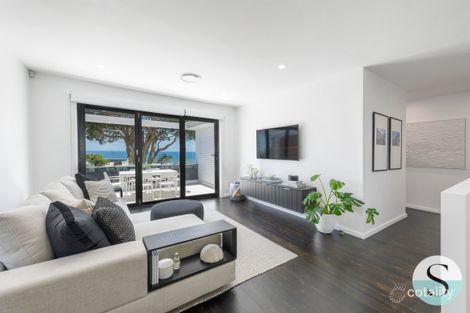 Property photo of 10 New Street Caves Beach NSW 2281