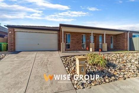 Property photo of 12 Lawrence Close Pakenham VIC 3810