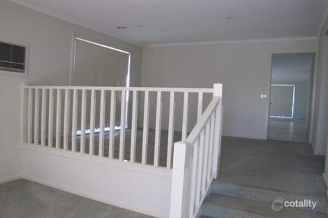 Property photo of 11 The Creek Approach Craigieburn VIC 3064